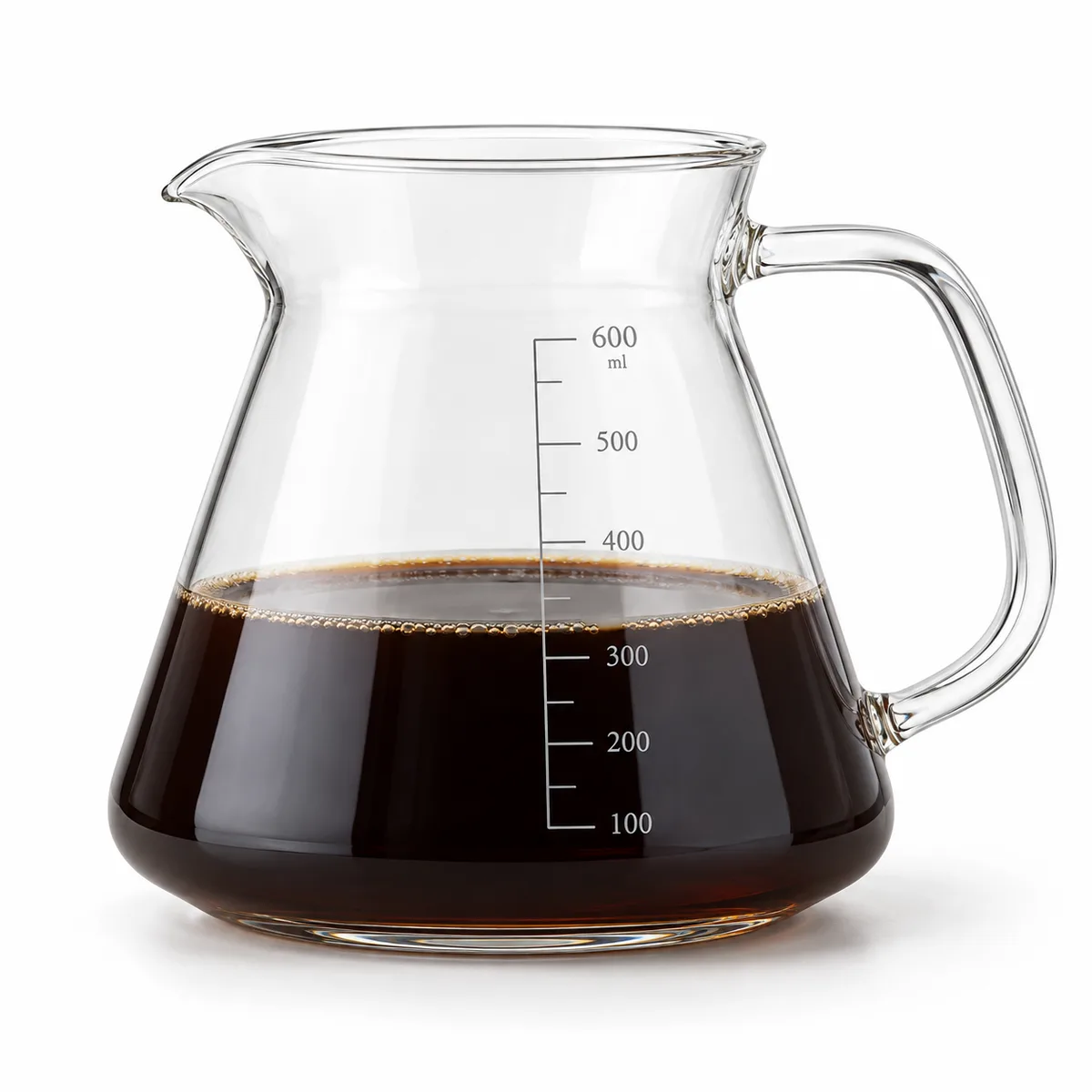 Stakleni bokal od 600 ml sa oznakama, napunjen filter kafom